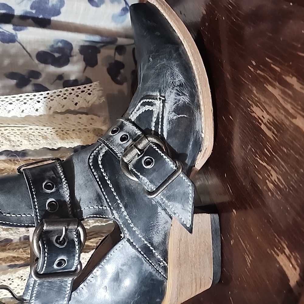 FREEBIRD "MAYHEM" BOOTIES. WOMANS SIZE 8. DISTRESSED GRAY COLOR